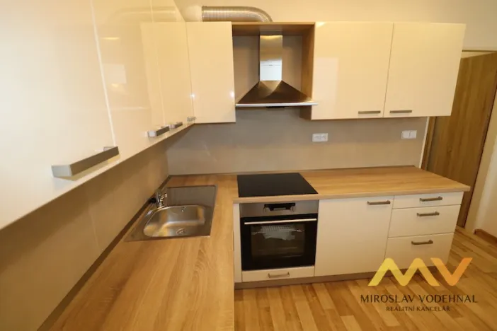 Pronájem bytu 2+kk, Hradec Králové - Nový Hradec Králové, třída Edvarda Beneše, 42 m2