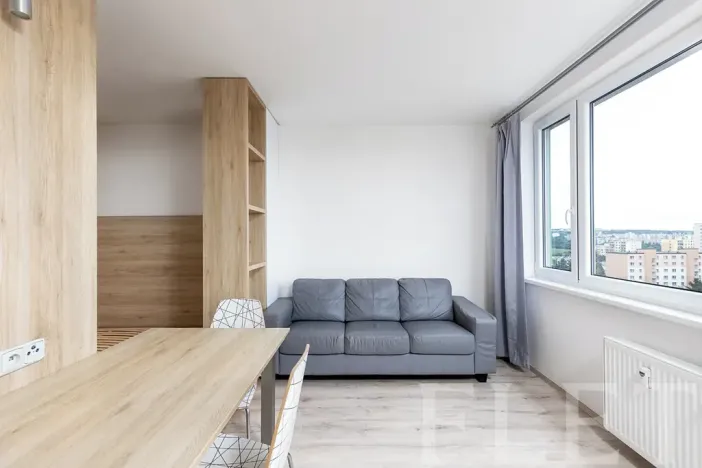 Pronájem bytu 1+kk, Praha - Záběhlice, Topolová, 31 m2