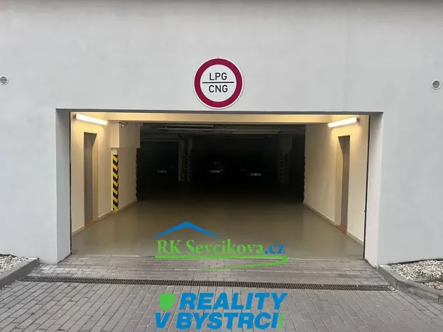 Pronájem garáže, Brno, Chvalovka, 17 m2