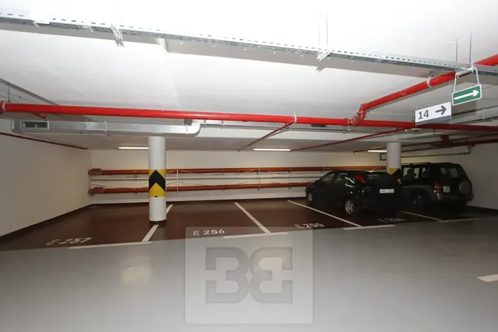 Pronájem garážového stání, Praha - Holešovice, Sanderova, 15 m2