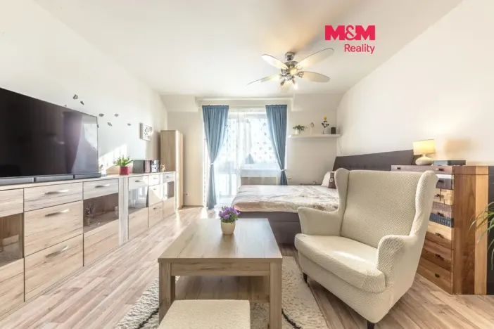 Pronájem bytu 1+kk, Praha, Švihovská, 37 m2