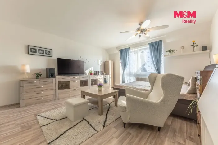 Pronájem bytu 1+kk, Praha, Švihovská, 37 m2