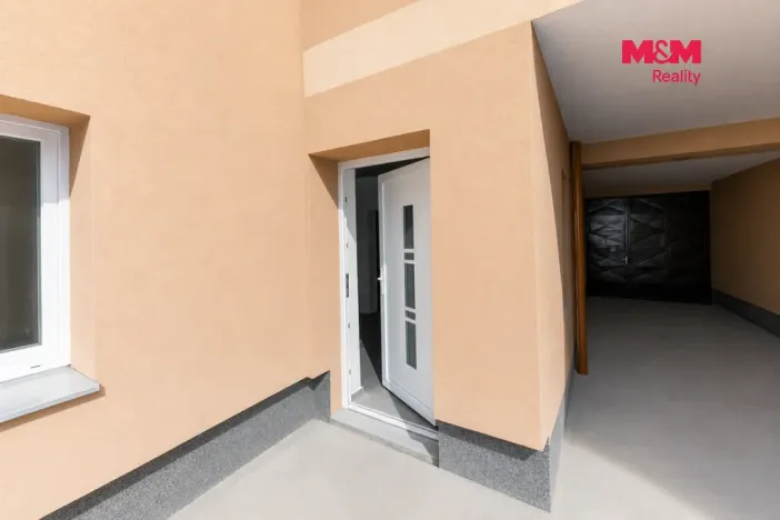 Pronájem bytu 1+kk, Velim, třída Krále Jiřího, 20 m2