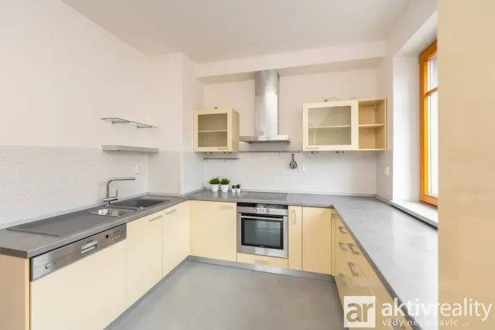 Prodej bytu 3+1, Praha - Žižkov, Mezi domky, 110 m2