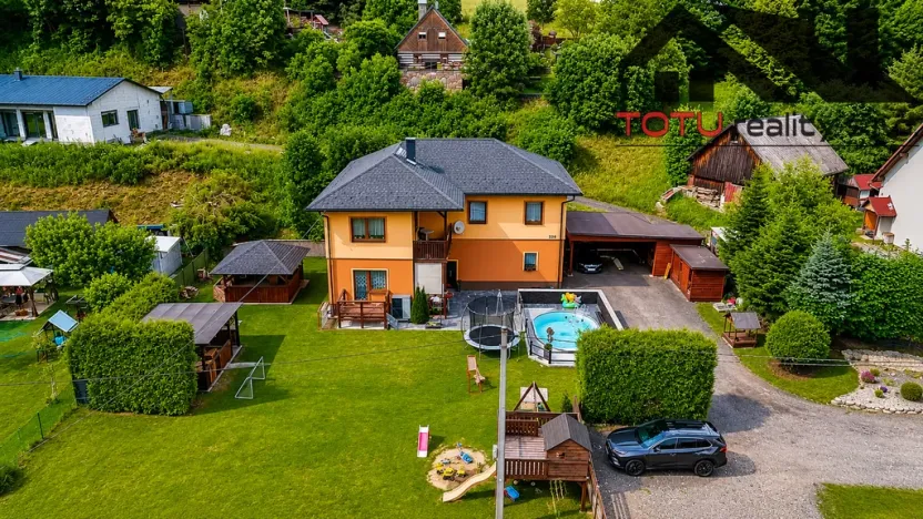 Prodej rodinného domu, Trutnov, 240 m2