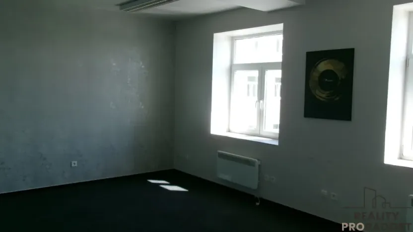 Pronájem kanceláře, Brno - Zábrdovice, 630 m2