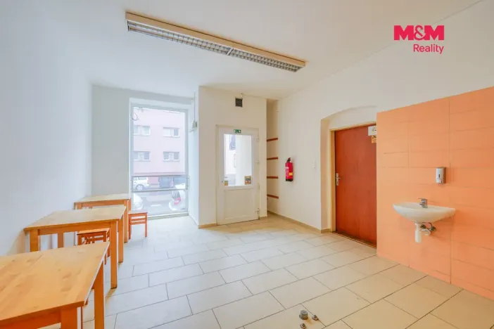 Pronájem obchodního prostoru, Plzeň - Skvrňany, Křimická, 65 m2