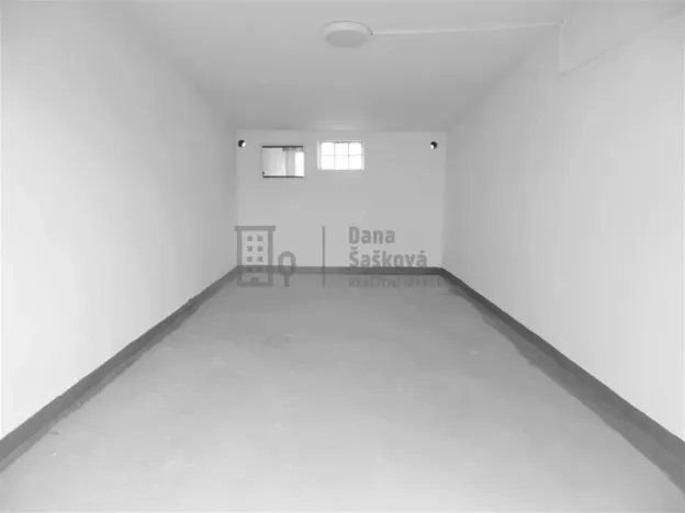 Pronájem garáže, Jindřichův Hradec - Jindřichův Hradec II, Jarošovská, 20 m2