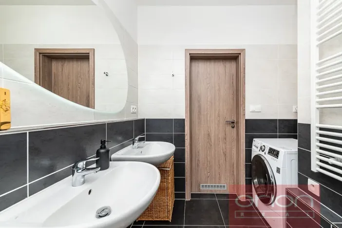 Prodej bytu 3+kk, Praha - Kyje, Sicherova, 72 m2
