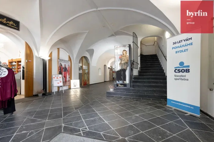 Pronájem obchodního prostoru, Opava, Dolní náměstí, 27 m2