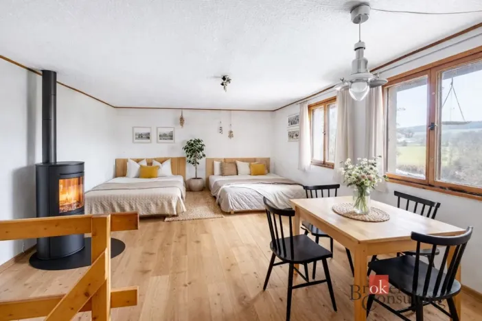 Prodej chaty, Týn nad Vltavou - Hněvkovice na levém břehu Vltavy, 80 m2