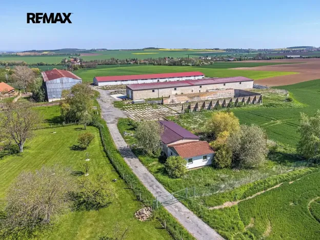 Pronájem skladu, Dolní Chvatliny, 3690 m2