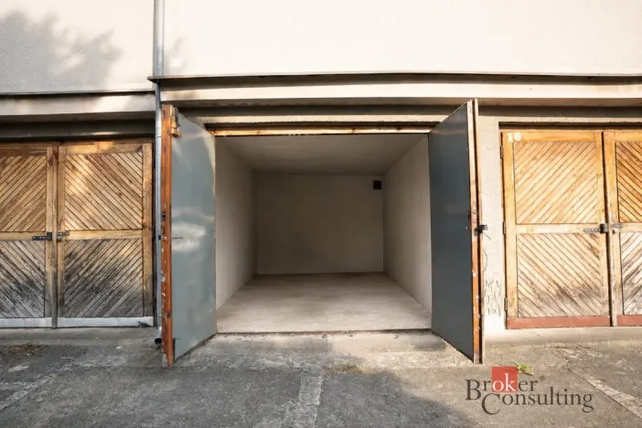 Prodej garáže, Praha - Podolí, U družstva Práce, 17 m2