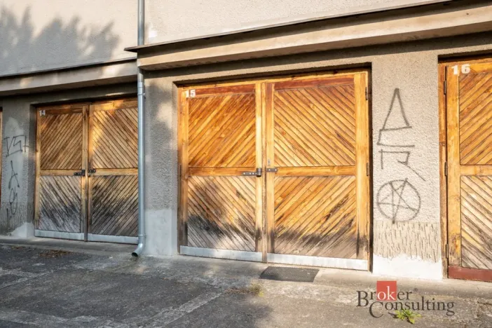 Prodej garáže, Praha - Podolí, U družstva Práce, 17 m2