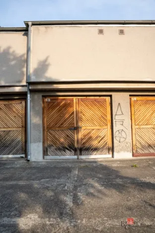 Prodej garáže, Praha - Podolí, U družstva Práce, 17 m2