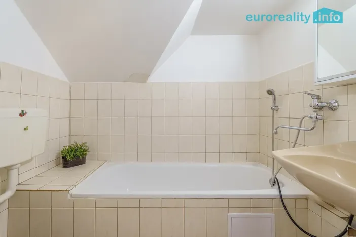 Prodej bytu 1+kk, Nejdek, Husova, 40 m2