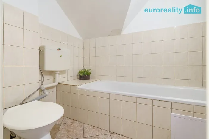 Prodej bytu 1+kk, Nejdek, Husova, 40 m2