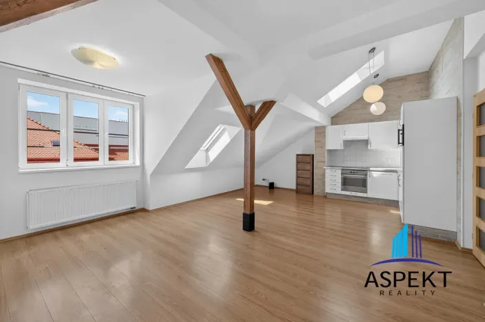 Pronájem bytu 2+kk, Praha - Holešovice, Poupětova, 64 m2