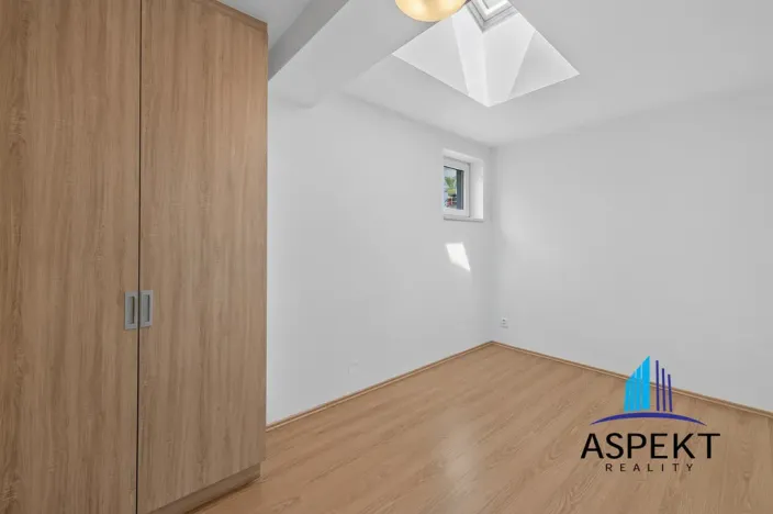 Pronájem bytu 2+kk, Praha - Holešovice, Poupětova, 64 m2