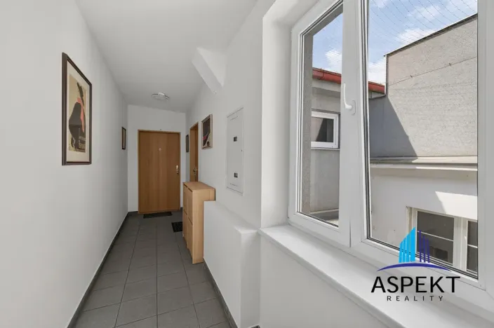 Pronájem bytu 2+kk, Praha - Holešovice, Poupětova, 64 m2