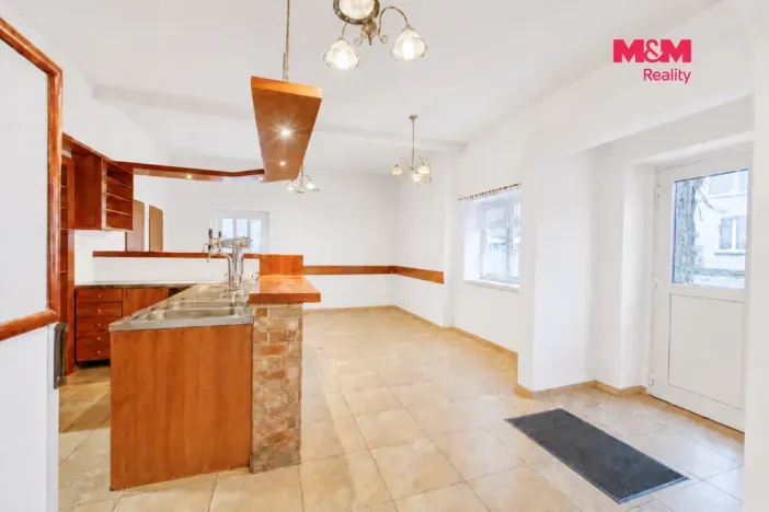 Pronájem obchodního prostoru, Plzeň - Lobzy, Petřínská, 88 m2