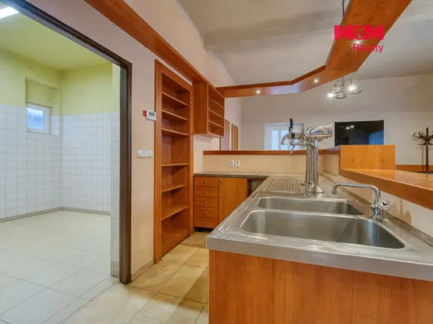Pronájem obchodního prostoru, Plzeň - Lobzy, Petřínská, 88 m2