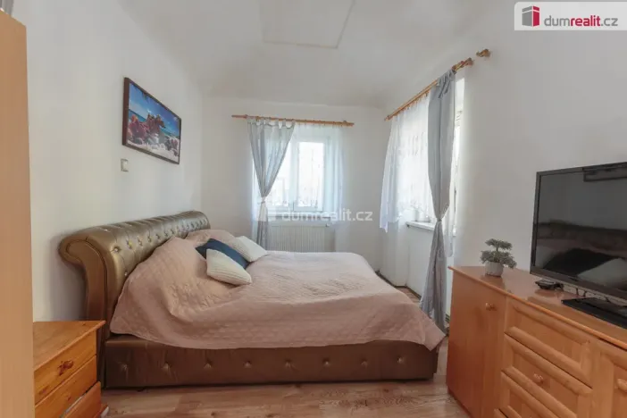 Prodej rodinného domu, Králův Dvůr, 5. května, 360 m2