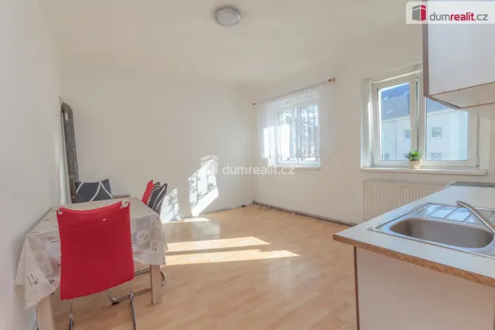 Prodej rodinného domu, Králův Dvůr, 5. května, 360 m2
