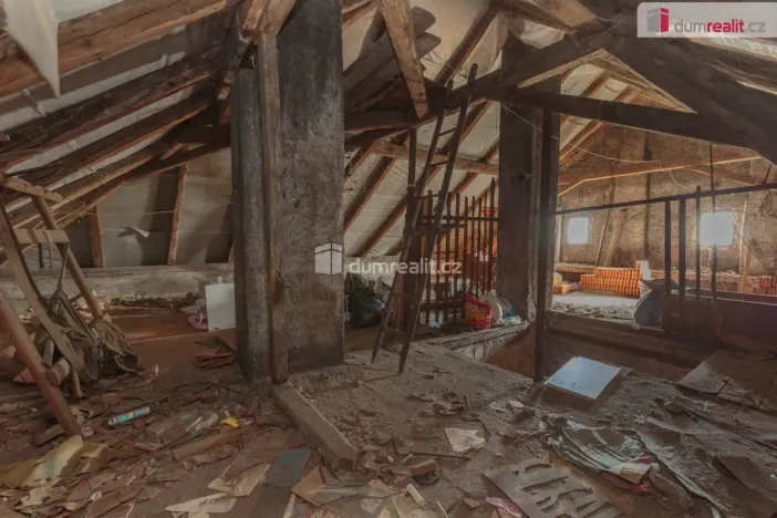 Prodej rodinného domu, Králův Dvůr, 5. května, 360 m2