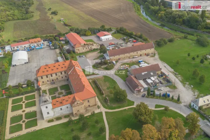 Prodej rodinného domu, Králův Dvůr, 5. května, 360 m2