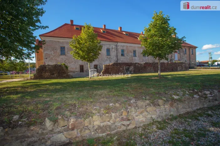 Prodej rodinného domu, Králův Dvůr, 5. května, 360 m2