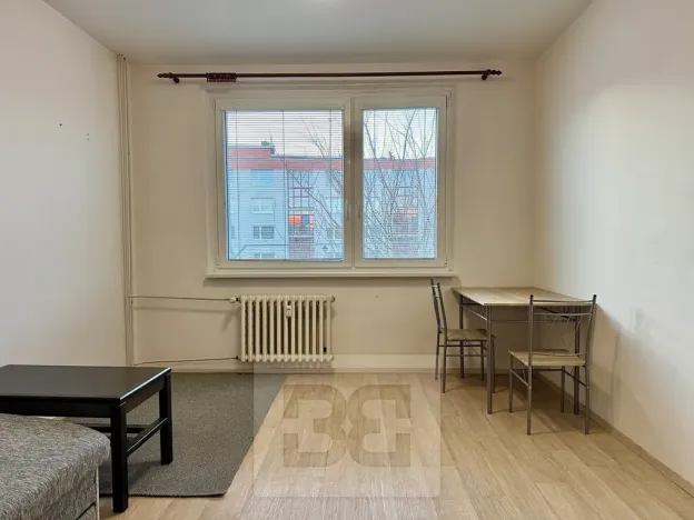 Pronájem bytu 1+1, Zlín, U Trojáku, 36 m2