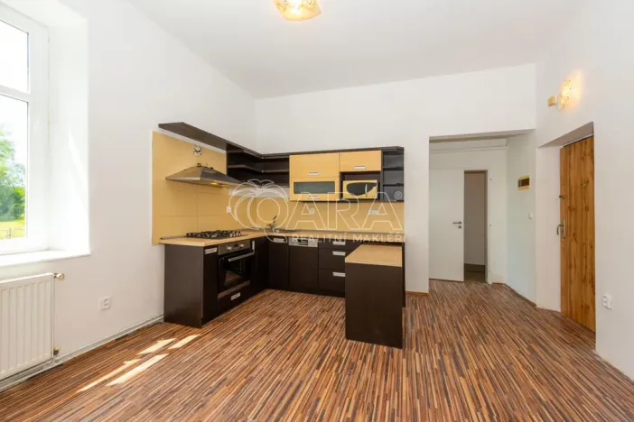 Prodej bytu 2+1, Hostinné, K. Čapka, 52 m2
