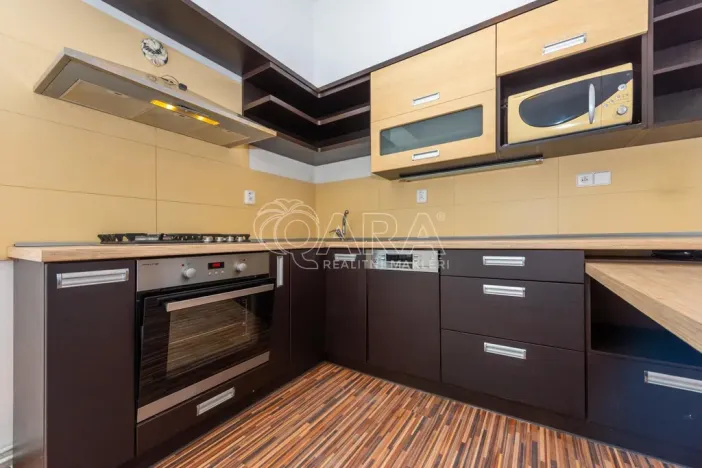 Prodej bytu 2+1, Hostinné, K. Čapka, 52 m2