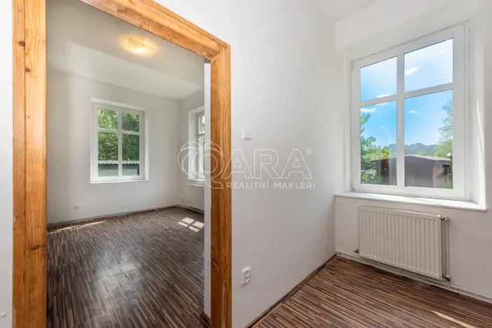 Prodej bytu 2+1, Hostinné, K. Čapka, 52 m2