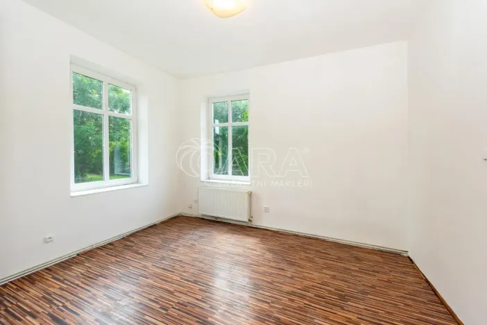Prodej bytu 2+1, Hostinné, K. Čapka, 52 m2