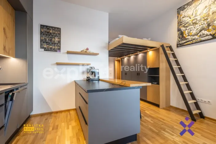 Prodej bytu 1+kk, Zlín, Lorencova, 28 m2