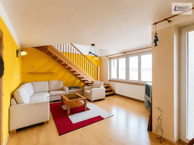 Pronájem atypického bytu, Klučenice, 300 m2