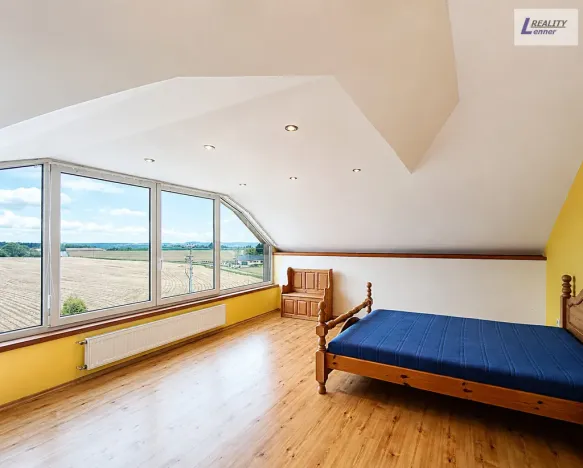 Pronájem atypického bytu, Klučenice, 300 m2