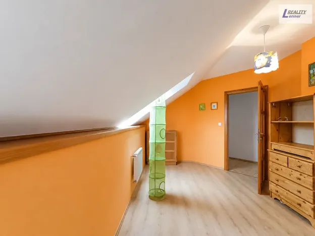 Pronájem atypického bytu, Klučenice, 300 m2