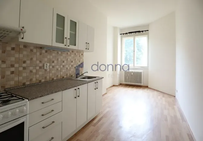 Pronájem bytu 1+1, Praha, Šrobárova, 42 m2