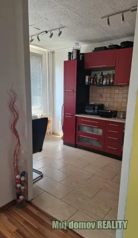Pronájem bytu 2+1, Praha - Kobylisy, Famfulíkova, 60 m2