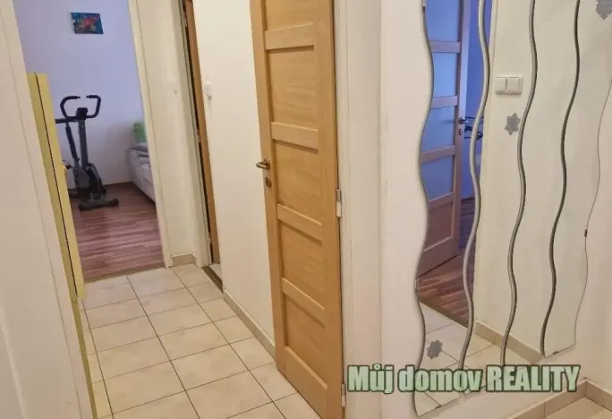 Pronájem bytu 2+1, Praha - Kobylisy, Famfulíkova, 60 m2