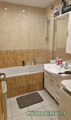 Pronájem bytu 2+1, Praha - Kobylisy, Famfulíkova, 60 m2