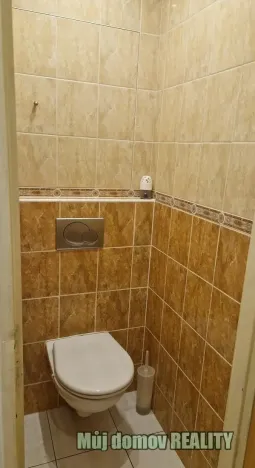 Pronájem bytu 2+1, Praha - Kobylisy, Famfulíkova, 60 m2