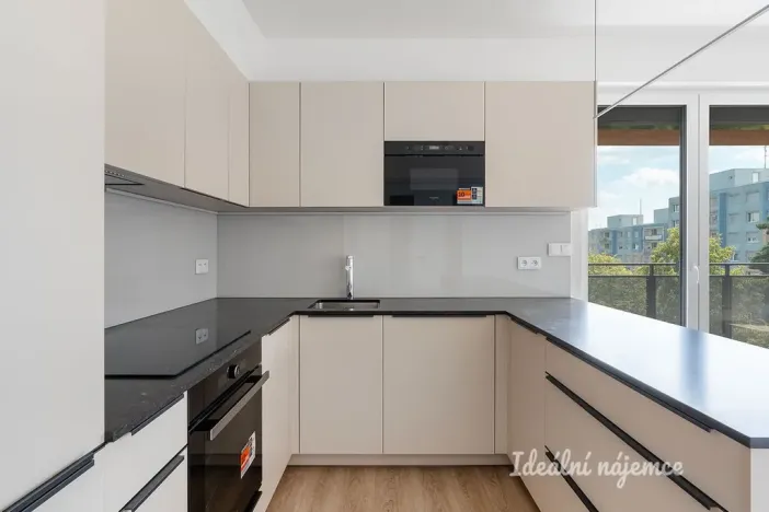 Pronájem bytu 3+kk, Praha - Háje, Sochorcova, 77 m2