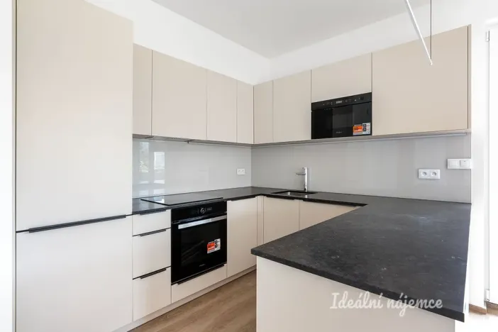 Pronájem bytu 3+kk, Praha - Háje, Sochorcova, 77 m2