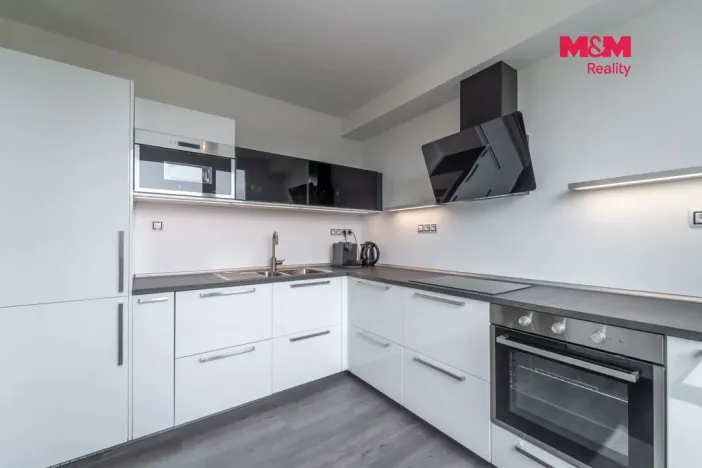Prodej bytu 4+1, Praha - Černý Most, Bojčenkova, 104 m2