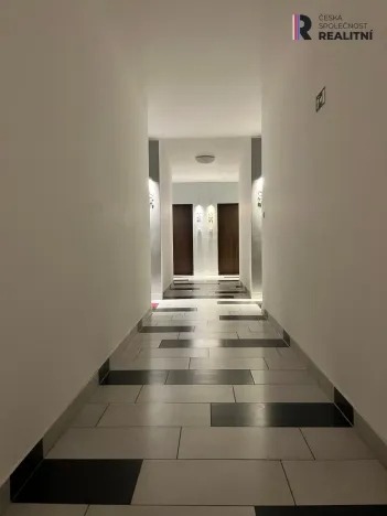 Pronájem bytu 1+kk, Praha - Dolní Měcholupy, Honzíkova, 27 m2