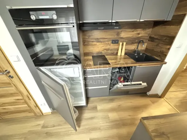 Pronájem bytu 1+kk, Neumětely, Příbramská, 27 m2